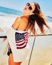 Elle a beau être brésilienne, Alessandra Ambrosio n’a pas hésité à porter les couleurs du drapeau des États-Unis pour célébrer le 4 juillet. Sur la terrasse d’une superbe maison de Malibu, en Californie, le top a pris la pose devant l’immensité de l’océan Pacifique… Un moment suspendu dans le temps alors que son pays connait une crise sanitaire sans précédent. © Instagram @alessandraambrosio