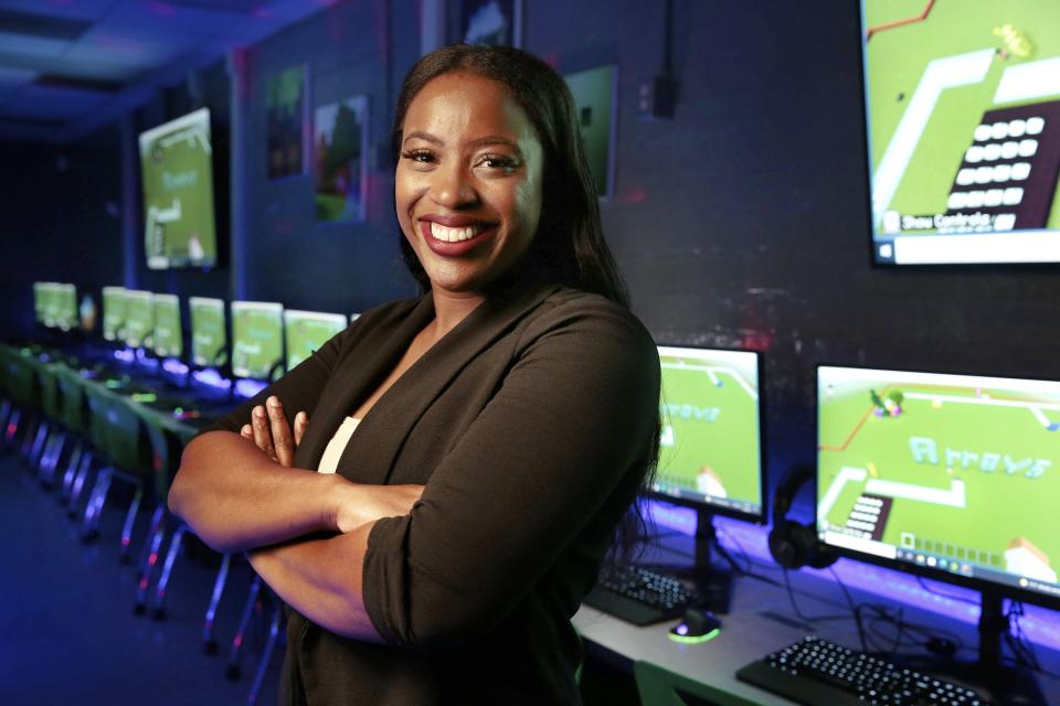 Teacher Nadine Ebri in the Minecraft Lab at Springfield Middle School in Jacksonville, Florida Thursday, December 2, 2021. Ebri is teaching culturally relevant math and science lessons using Minecraft to engage with students. [Bob Self/Florida Times-Union]