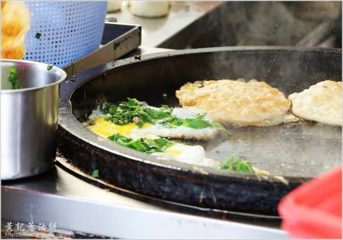 【食記│台東】海濱公園黃記蔥油餅~塔香加持、蔥爆量、邪惡雙蛋的限量蔥油餅