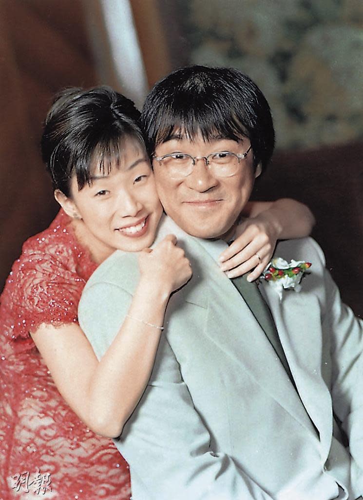 李宗盛（右）與林憶蓮1992年因〈當愛已成往事〉一曲結緣，1998年在溫哥華結婚、2004年簽字離婚，苦戀多年仍走上分手一途。（翻攝自網路）
