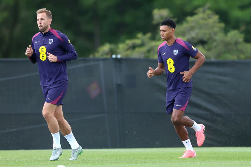 Harry Kane and Ollie Watkins of England warm up during a training session