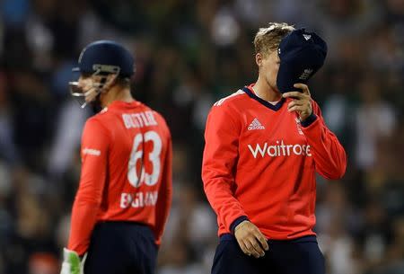 Britain Cricket - England v Pakistan - NatWest International T20 - Emirates Old Trafford - 7/9/16 England's Joe Root looks dejected after Pakistan's Sharjeel Khan hit a six Action Images via Reuters / Lee Smith Livepic