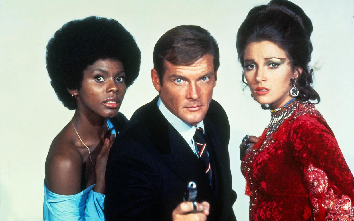 Gloria Hendry, Roger Moore and Jane Seymour in Live and Let Die (1973)