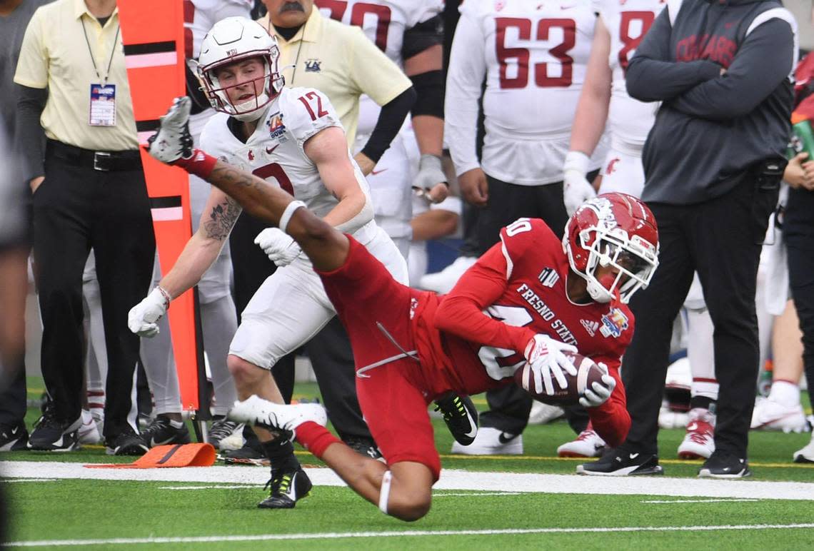 Fresno State’s Carlton Johnson tries to intercept a pass intended for Washington State’s Robert Ferrel, left, at the Jimmy Kimmel LA Bowl Saturday, Dec. 17, 2022 in Inglewood, CA.