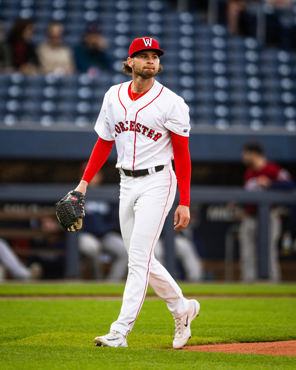 El zurdo Shane Drohan admitió haber dejado que los nervios se apoderaran de él durante su debut con los WooSox el jueves.