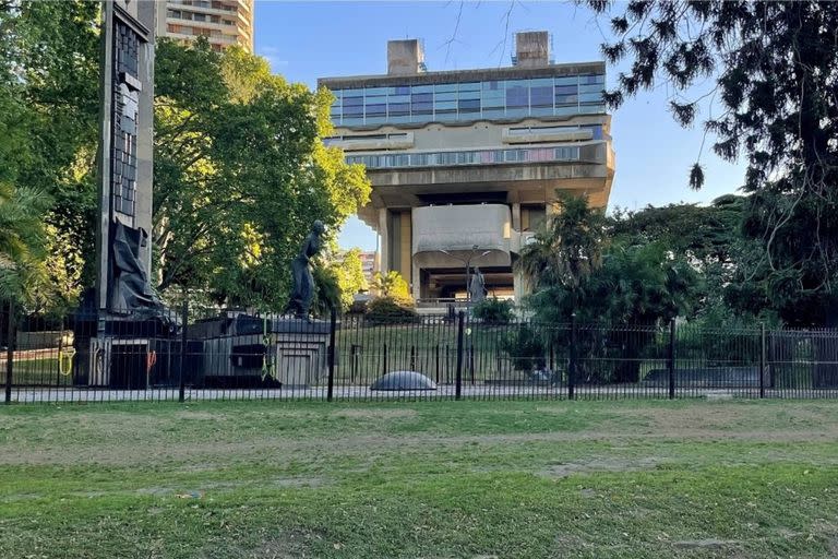 La Biblioteca Nacional tardó 30 años en construirse; se inauguró en 1992 en el mismo predio donde estaba la mansión Unzué