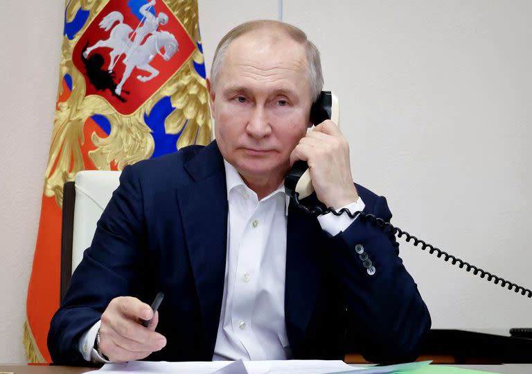 El presidente ruso, Vladimir Putin, durante un llamado en el Kremlin. (Mikhail Klimentyev / SPUTNIK / AFP)
