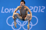 China's He Chong performs a dive during the men's 3m springboard semi-final at the London 2012 Olympic Games at the Aquatics Centre August 7, 2012. REUTERS/Toby Melville (BRITAIN - Tags: SPORT DIVING OLYMPICS TPX IMAGES OF THE DAY) 