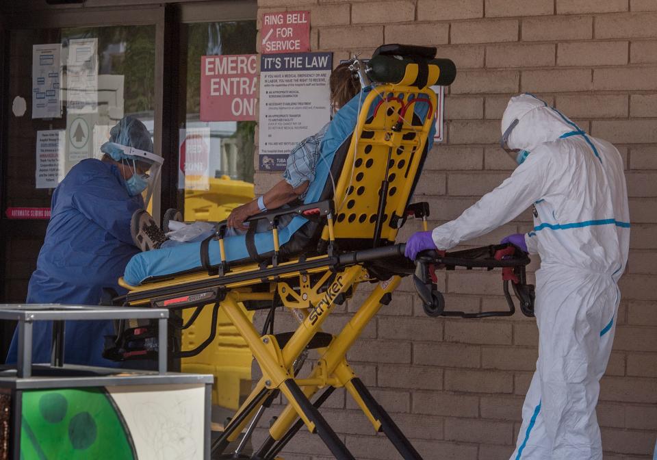 Un paciente es trasladado a la sala de emergencia de un hospital en Tuba, City, Arizona. (Getty Images)