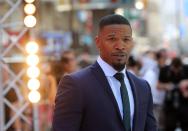 <p>Auch Schauspieler Jamie Foxx beobachtete 2013 einen Verkehrsunfall, bei dem sich der Wagen mehrfach überschlug. Die Situation verschärfte sich dramatisch, als das Fahrzeug Feuer fing. Nichtsdestotrotz half Foxx gemeinsam mit einem anderen Zeugen dem schwerverletzten Fahrer aus dem Wagen - und rettete ihm somit das Leben. (Bild: Tim P. Whitby/Getty Images for Sony Pictures)</p> 