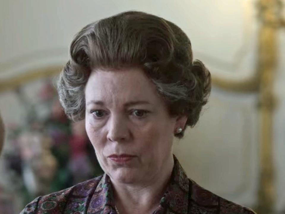 olvia colman as queen elizabeth ii having a private audience with margaret thatcher on the crown