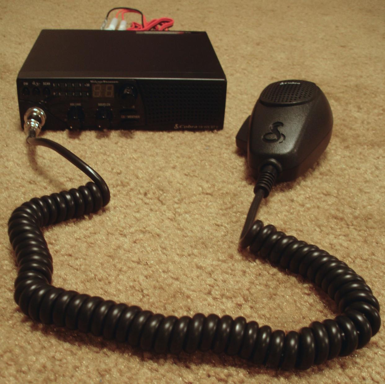 Cobra 18 WX ST II mobile CB radio with microphone