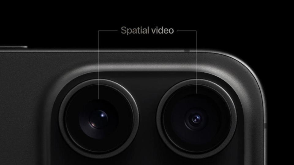 iPhone 16、16 Plus的鏡頭改回垂直排列才能支援空間影片拍攝。（圖／翻攝自蘋果官網）