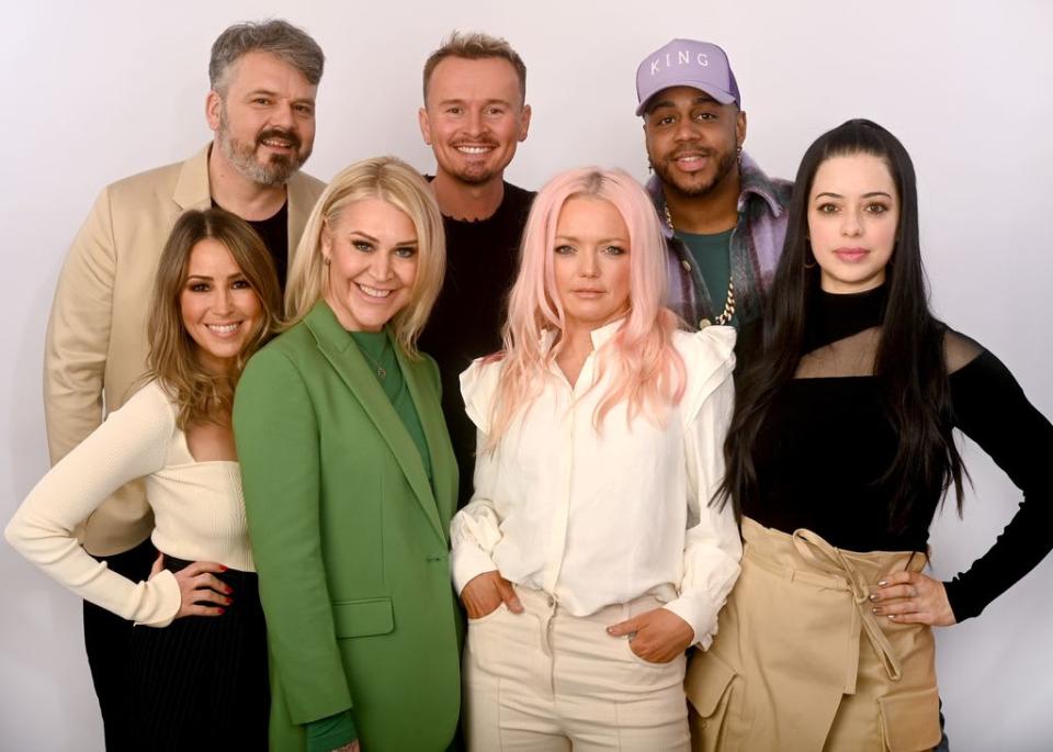 Rachel Stevens, Paul Cattermole, Jo O'Meara, Jon Lee, Hannah Spearritt, Bradley McIntosh and Tina Barrett of S Club 7 pose together