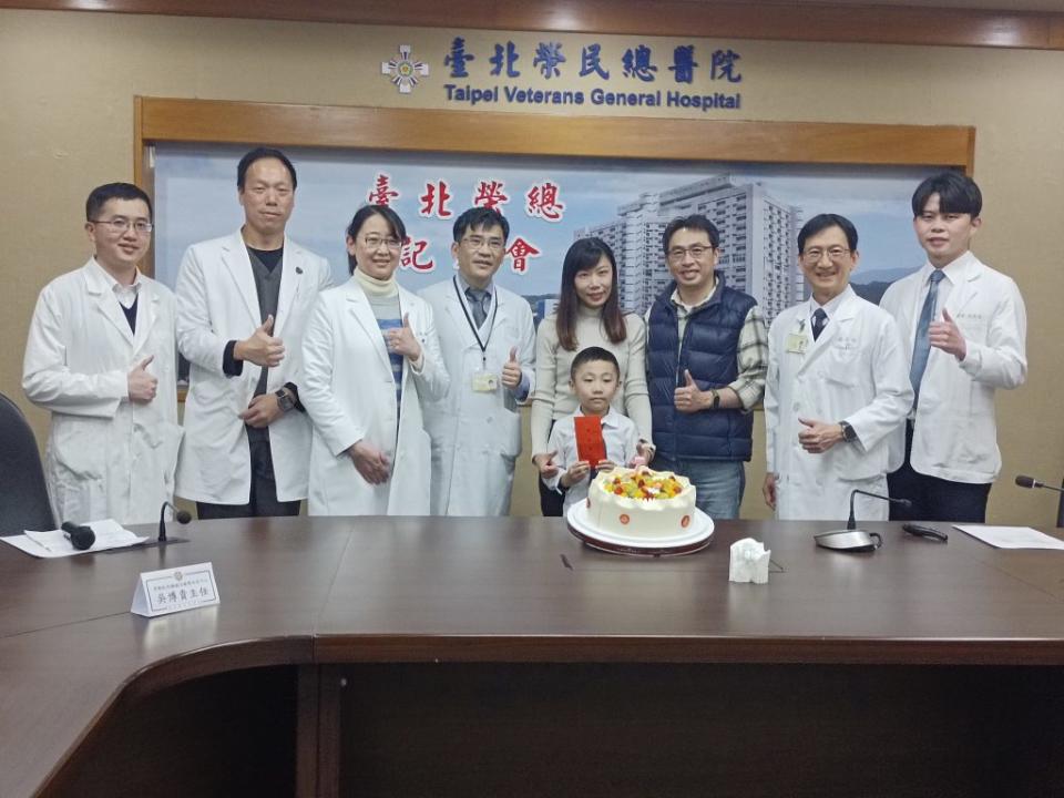 台北榮總醫療團隊宣布完成首例3D列印手術導引模型治癒顏面惡性腫瘤案例。（記者傅希堯攝）