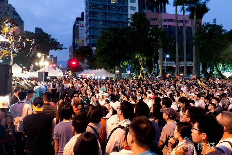 20181111_柯文哲在南港車站旁的南興公園舉辦園遊會，約有3000人參加。（方炳超攝）