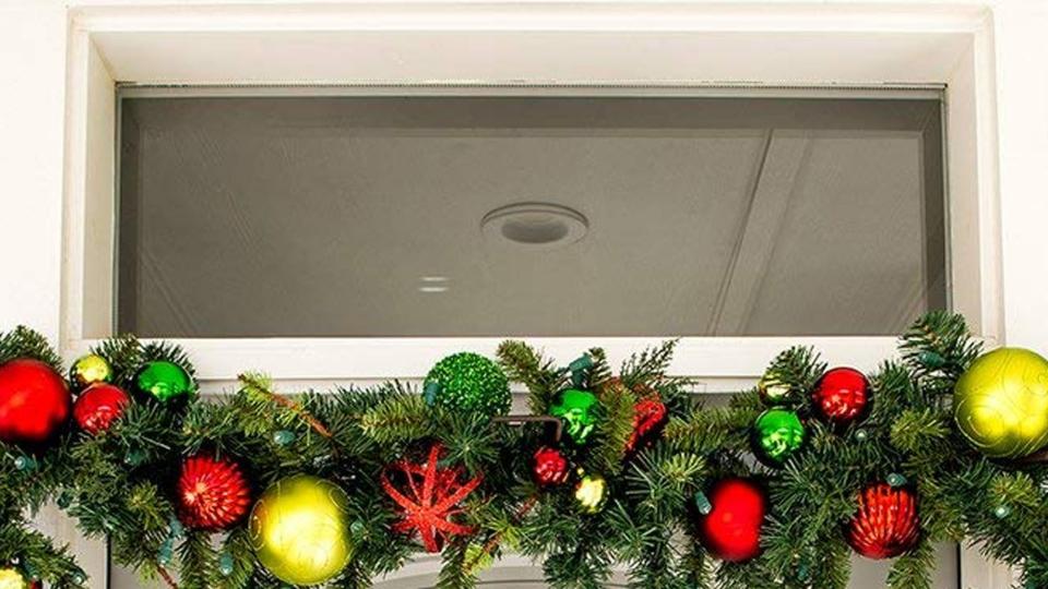 how to hang garland rack