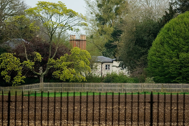 frogmore-cottage-with-garden