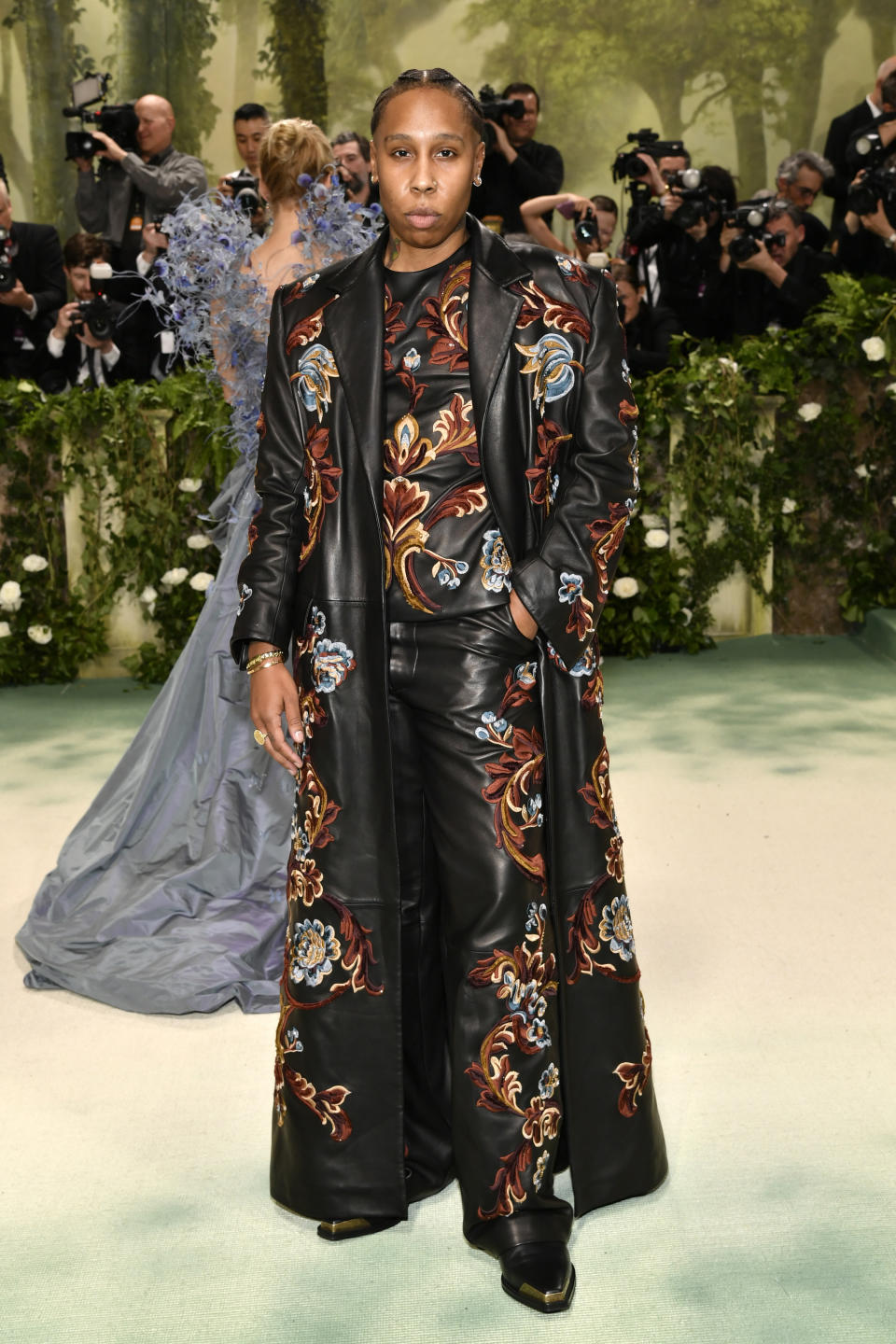 Lena Waithe llega a la gala benéfica del Instituto del Vestido del Museo Metropolitano de Arte para celebrar la inauguración de la exposición "Sleeping Beauties: Reawakening Fashion" el lunes 6 de mayo de 2024, en Nueva York. (Foto Evan Agostini/Invision/AP)