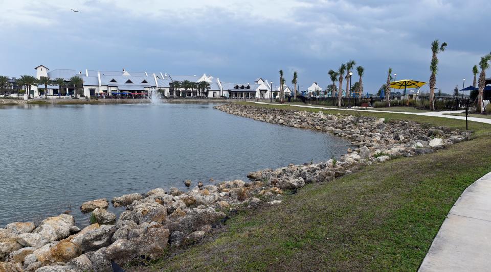 Lakewood Ranch's Sarasota County's Waterside Park is an 8-acre community on Kingfisher Lake.