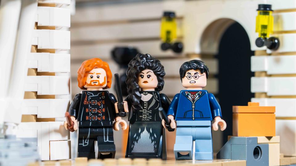 The Lego Harry Potter Gringotts Wizarding Bank, the heroes arrive