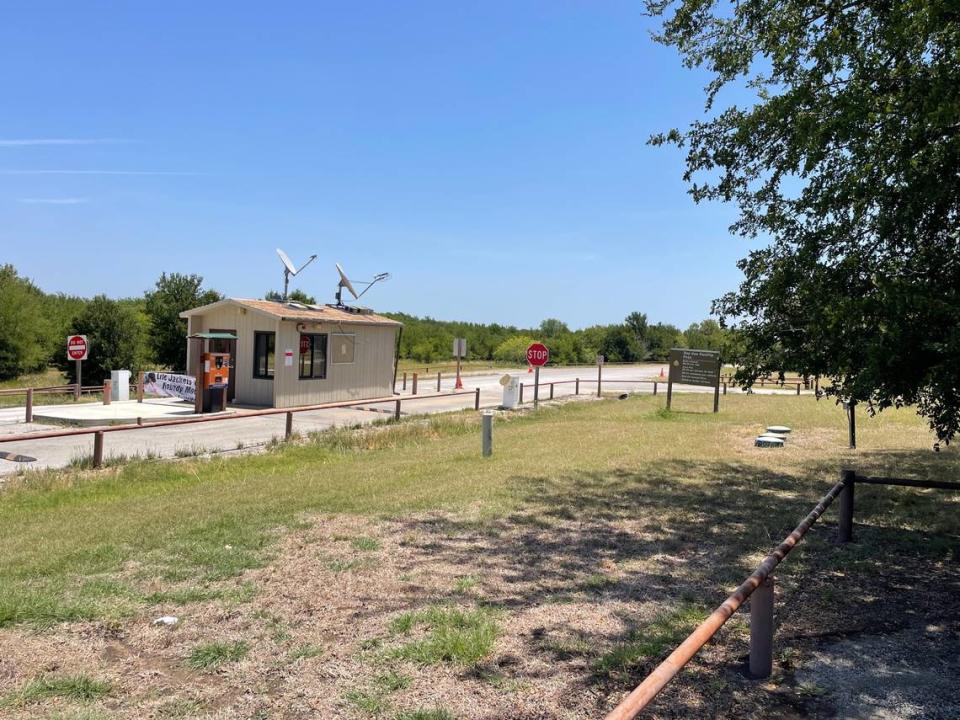 Benbrook Lake’s north entrance gate to Holiday Park on Lakeview Drive. Cyclists have been noted going through the gate without stopping, showing their IDs or park passes or paying the park fees, which are posted on the sign to the right. Micah Pearce