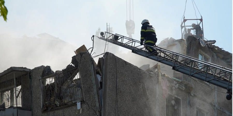 Rescuers continue to dismantle blockages of the high-rise building in Mykolaiv destroyed by the Russian missile
