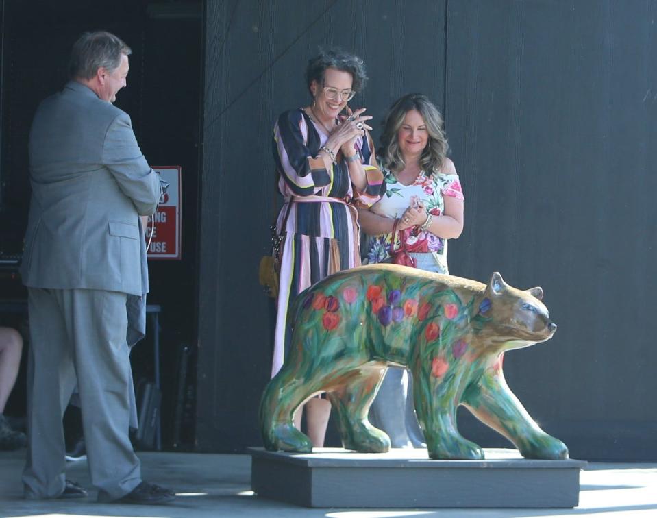 Bear: Benny the Benevolent.
Sponsor: The Lucy Clark Studio 
& Gallery.
Artist: Maureen Chapman.
To benefit: Community 
Foundation of Henderson 
County.