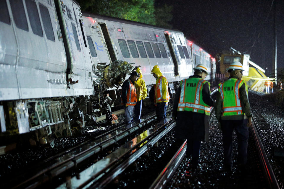Commuter train derails in Long Island