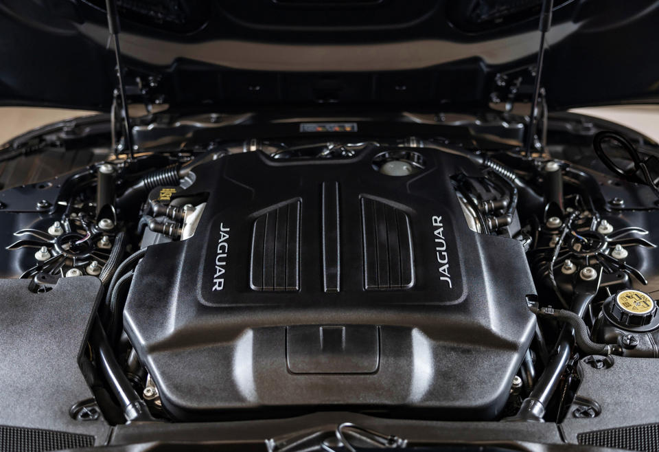 F-Type ZP Edition搭載一具出力達575PS的機械增壓V8引擎。