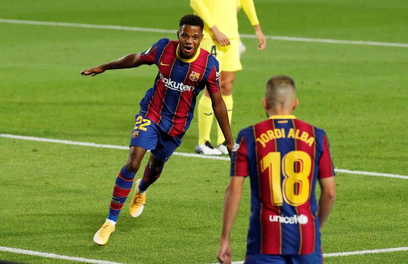 Ansu Fati celebra su primer gol en la goleada 4-0 del Barcelona sobre Villarreal en el Camp Nou por La Liga.