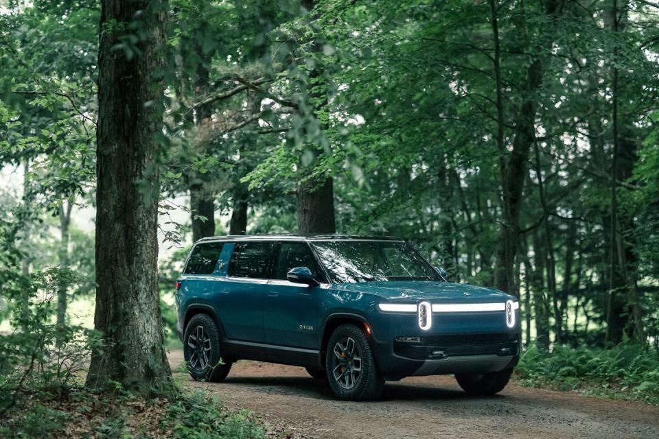 2022 rivian r1s