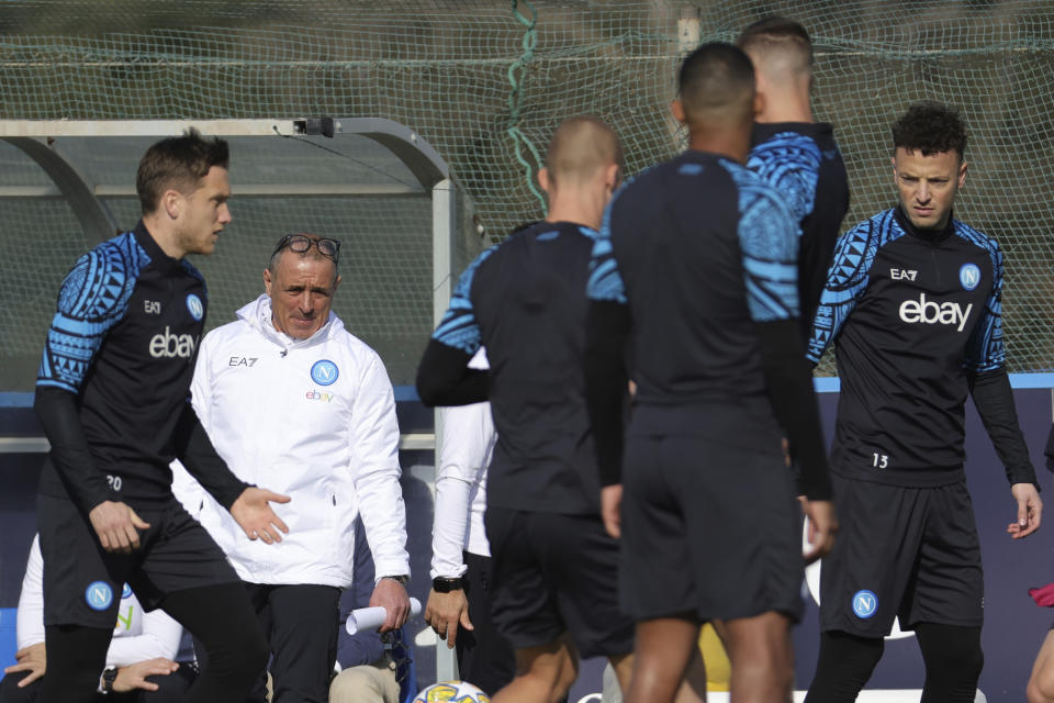 Napoli's head coach Francesco Calzona, second left, during a training session in Castel Volturno, near Naples, Italy, Feb. 20, 2024. SSC Napoli will face FC Barcelona for a Chamions League, round of sixteen first leg, soccer match on Wednesday, Feb. 21, 2024. (Alessandro Garofalo/LaPresse via AP)