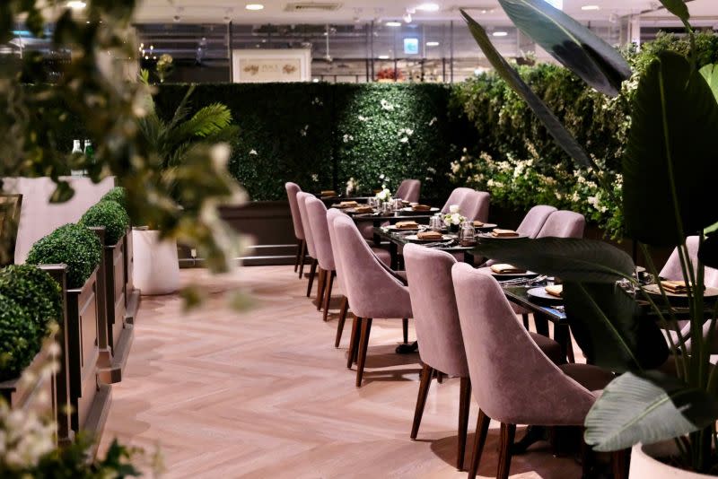 ▲微風廣場內新開「IVY GARDEN」訴求輕奢系fine dining，午餐價每人僅1,680+10%元就能嘗到。（圖／記者葉盛耀攝）