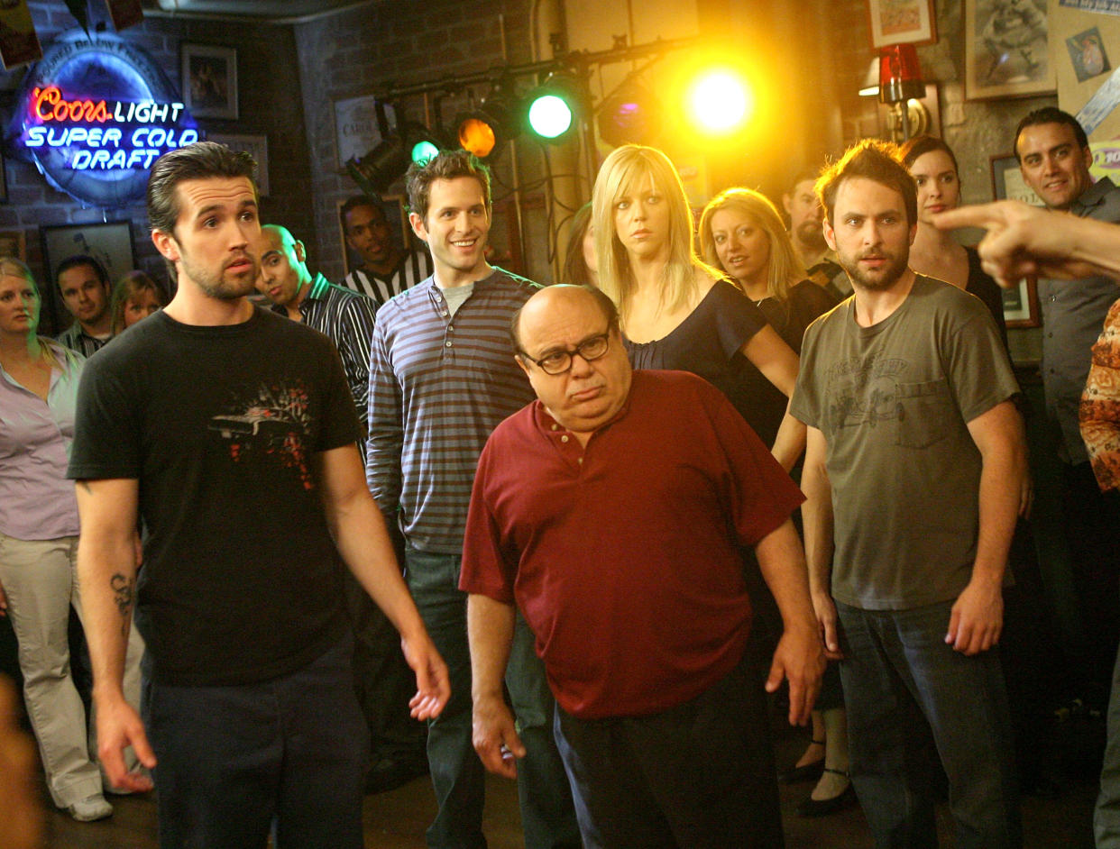 LOS ANGELES, CA - MAY 23:  (L-R) Actors Rob McElhenney, Glenn Howerton, Kaitlin Olson, Danny DeVito and Charlie Day act during a dance scene on the set of 