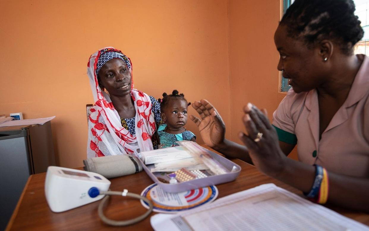 A mother in Ghana discusses birth control with a practitioner - Simon Townsley/Telegraph