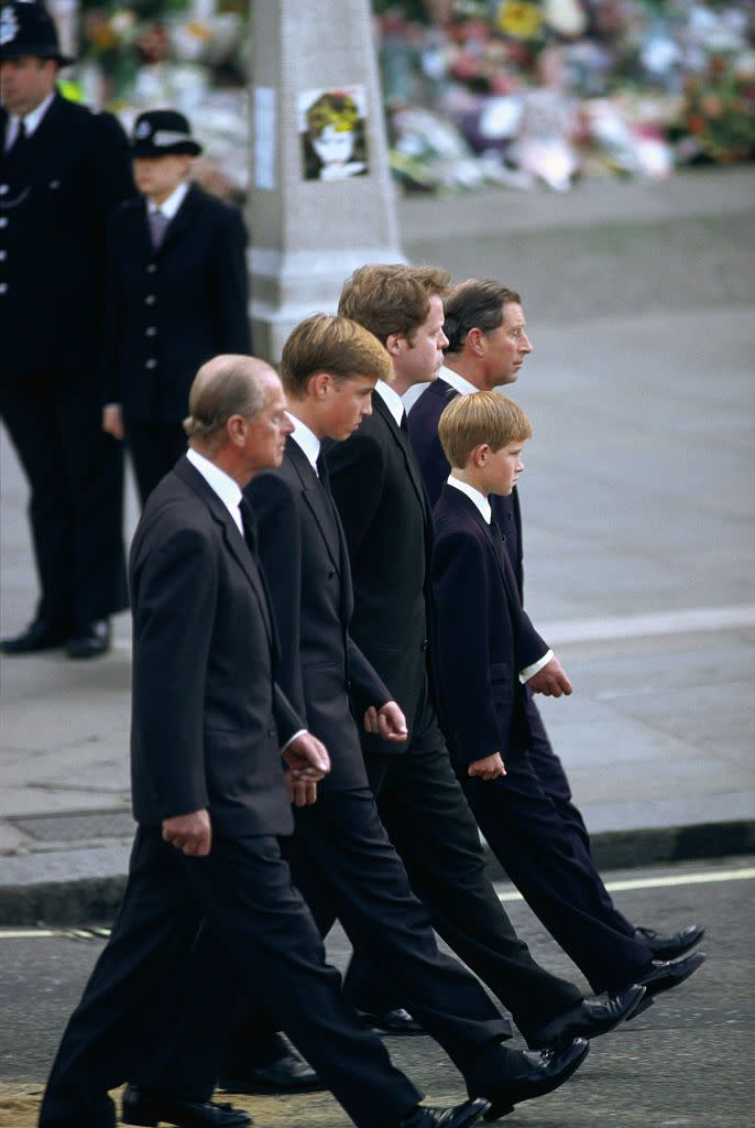 royal family walking behind diana&#39;s casket