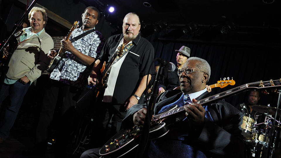 BB King [front] is joined onstage by  Lee Ritenour, Robert Cray and Steve Cropper
