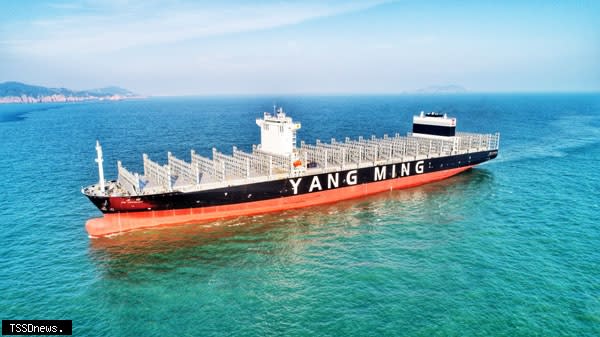 陽明海運一萬一千TEU級全貨櫃輪「共明輪」即將竣工交付。（圖：陽明海運公司提供）