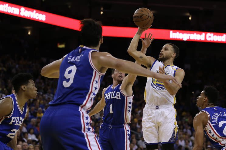 Stephen Curry celebrated his 29th birthday with a win. (AP)