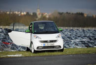 <p>À la seconde place du classement l’année dernière, la Smart Fortwo est en tête cette année. Réputée pour être l’une des voitures les plus faciles à voler, elle est très recherchée pour ses pièces détachées, parce qu’elles valent très cher. (Photo AFP) </p>