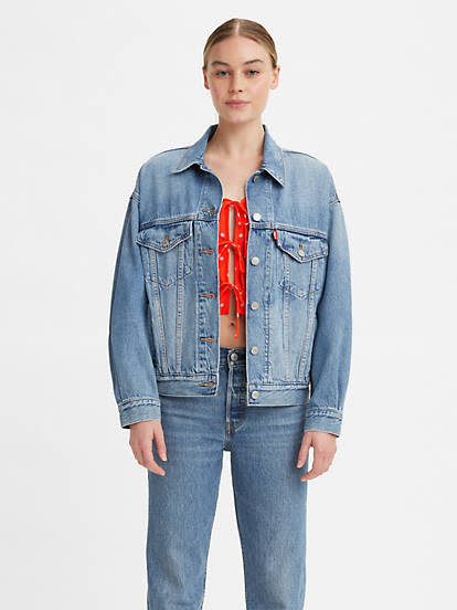 woman wears Levis' 90s Trucker Jacket in light blue