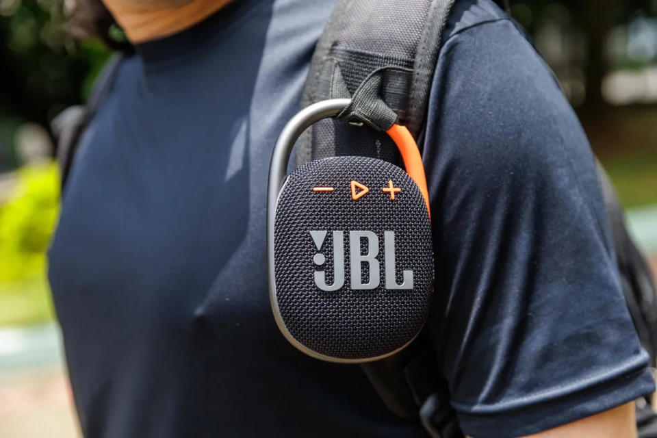 JBL Clip 4 (Imagem: Ivo Meneghel/Canaltech)