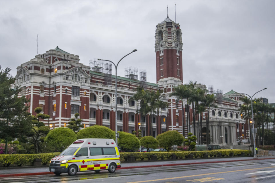 大陸籍阮姓男子8日從大陸福建駕駛快艇直衝淡水，海巡署挨批巡護不力，讓首都圈門戶洞開。資深媒體人尚毅夫11日表示，「如果這艘船直接到大稻埕，如果有人攜式火箭，或是神風無人機，五百公尺總統府保得住嗎？」。（示意圖／資料照片）