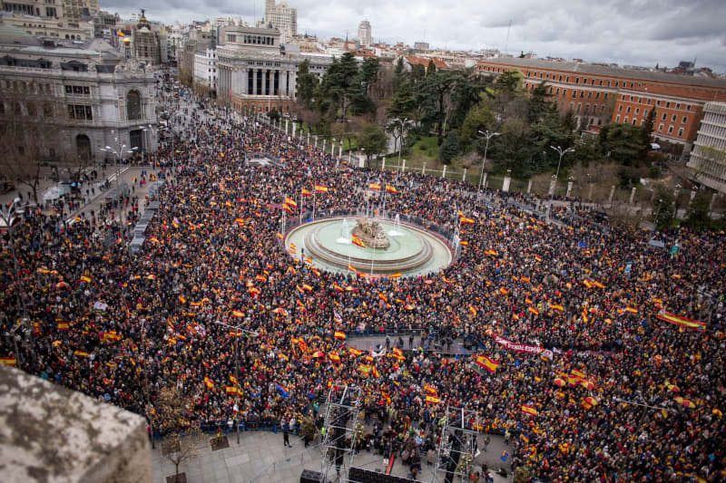 People, holding Spanish flags, attend a demonstration called by the Freedom and Alternative Forum against the Spanish government's amnesty law for people who participated in the failed independence attempt of Catalonia in 2017. Luis Soto/ZUMA Press Wire/dpa