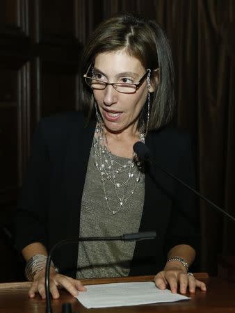 Lisa Blatt, an attorney who often appears before the United States Supreme Court, delivers a toast at a party celebrating attorney Paul Clement's 75th argument before the Court in Washington October 15, 2014. REUTERS/Yuri Gripas