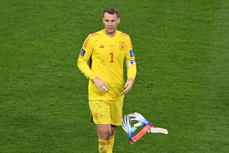 El arquero y capitán Manuel Neuer se lamenta después de la derrota de Alemania ante Japón