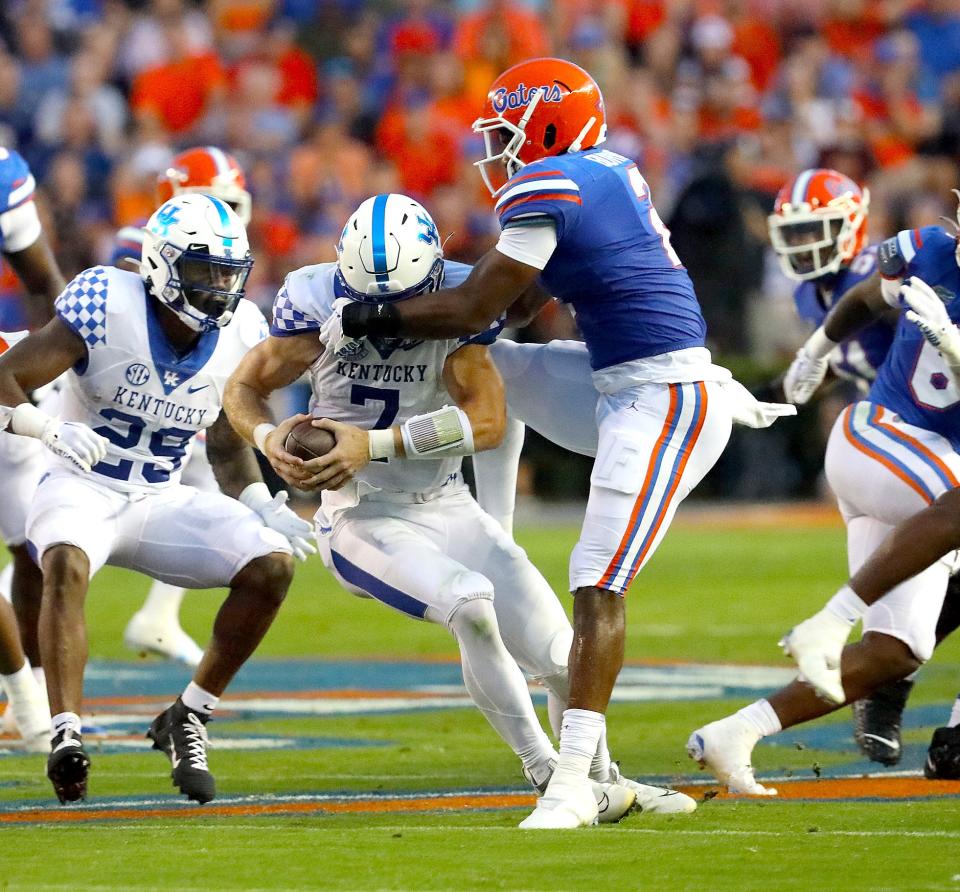 Florida Gators linebacker Amari Burney (2) grabs Kentucky Wildcats quarterback Will Levis (7) and brings him down for a sack during a game at Ben Hill Griffin Stadium at Steve Spurrier-Florida Field, in Gainesville FL, Sept. 10, 2022.