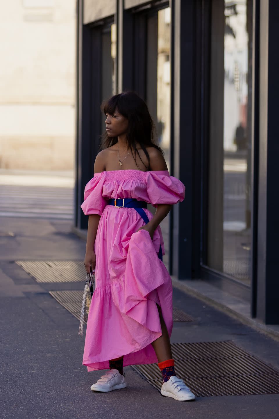 <p>A bold, off-the-shoulder fuchsia dress with sneakers is effortless.<br> </p>