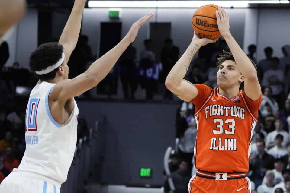 Illinois forward Coleman Hawkins, right, shoots against Northwestern forward Tydus Verhoeven during the first half of an NCAA college basketball game in Evanston, Ill., Wednesday, Jan. 4, 2023. (AP Photo/Nam Y. Huh)